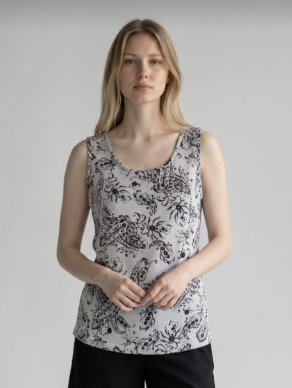 JONES NEW YORK SIGNATURE! CHARCOAL BLACK/WHITE PAISLEY ON ASH GRAY TANK! SZ L